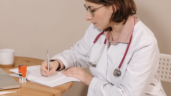 Les critères EEAT de Google appliqués à la santé : le guide pour les cliniques